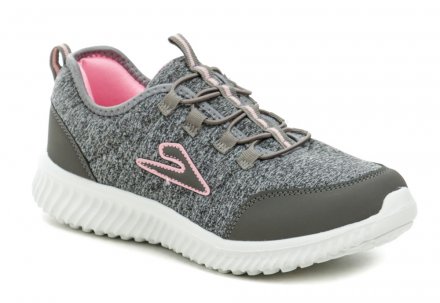 Letná vychádzková rekreačná obuv typu tenisky, vyrobená z textilného materiálu.
